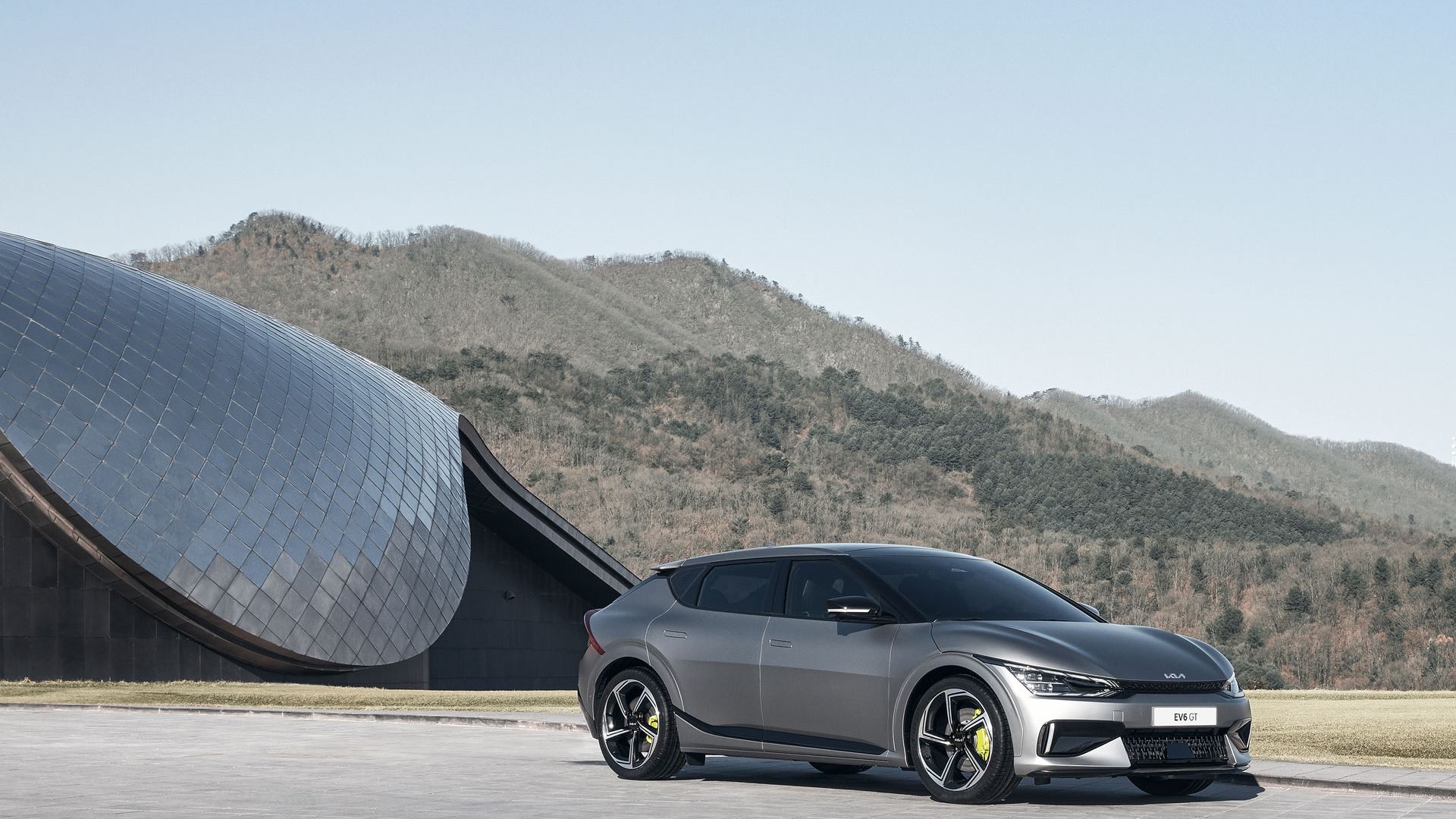 Kia a prezentat crossoverul electric EV6