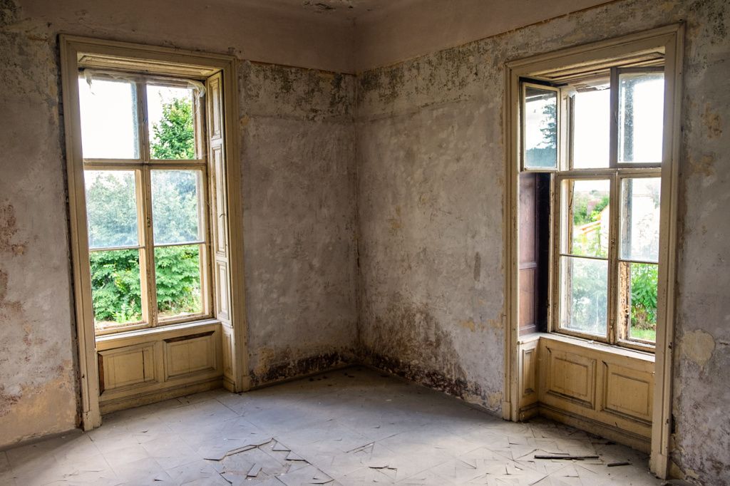 Castel de peste 200 de ani cu teren de 11 hectare, scos la vânzare pentru 770.000 de euro - Imagine 7