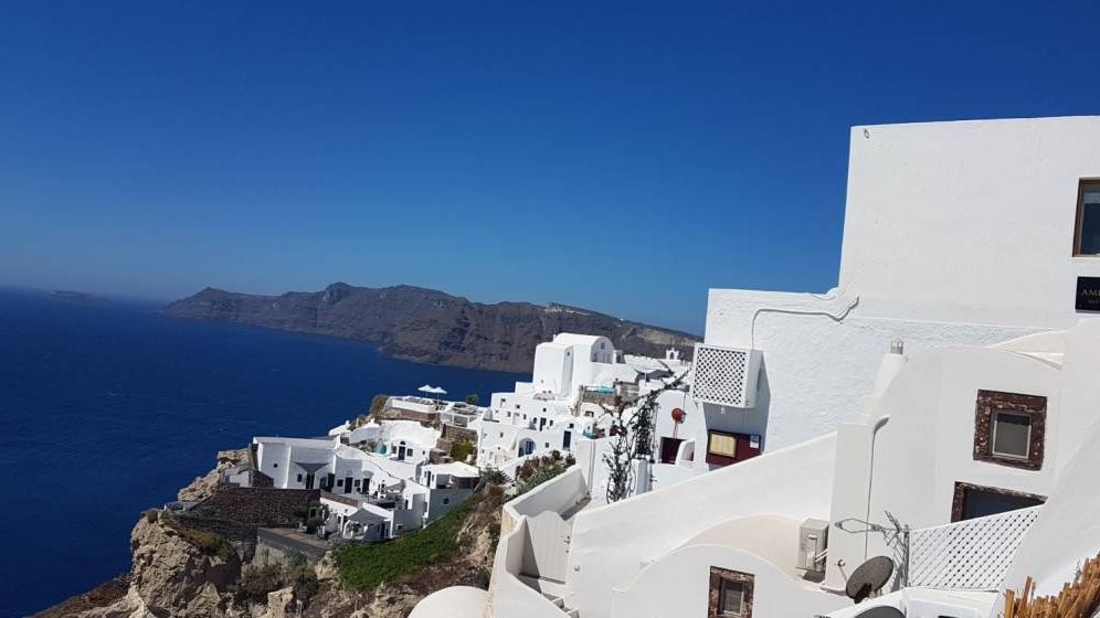 Avertisment pentru românii cu planuri de vacanță în Santorini. Cât de periculoasă este activitatea seismică din Grecia
