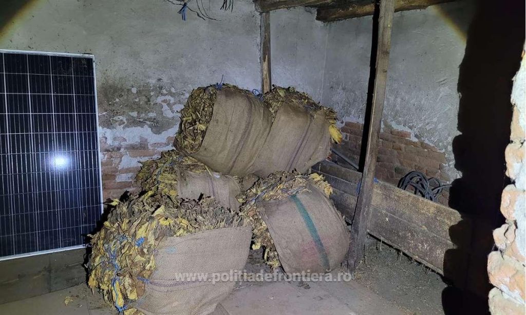 GALERIE FOTO | Cum arată fabricile ilegale de țigări din România. Produc sute de tone anual - Imagine 1