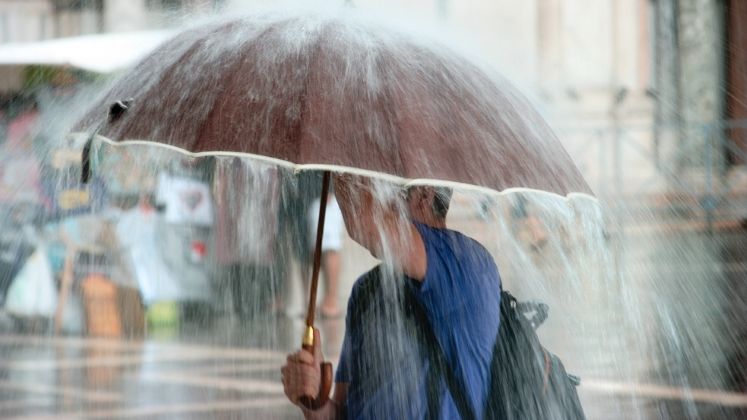 Cod portocaliu de ploi in 14 judete din estul si sud-estul tarii, cod galben in Bucuresti si 20 de judete