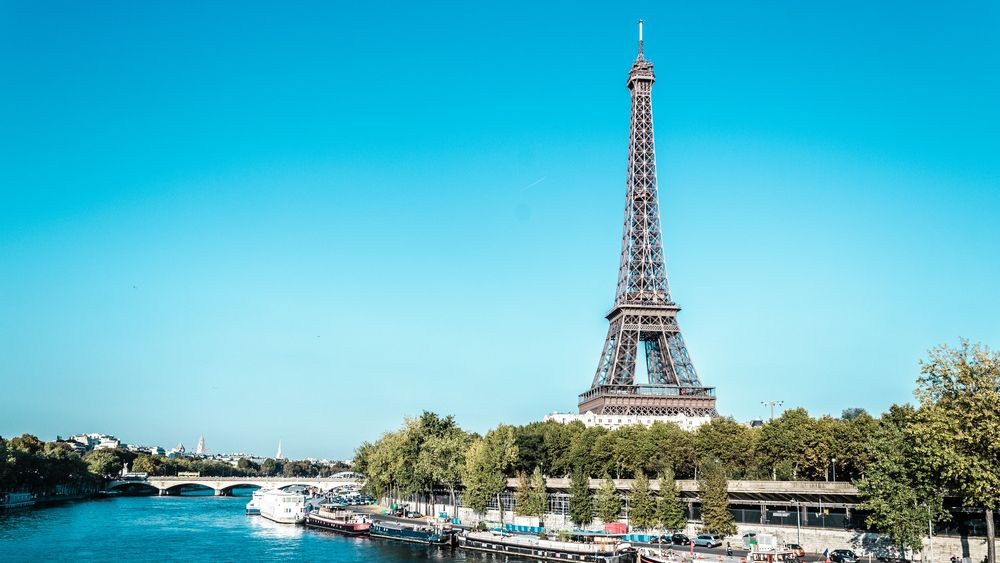 La Paris, turiștii vor putea înota în Sena din 2025