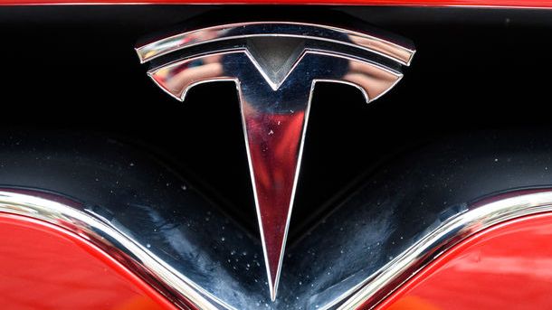 Tesla dezvolta un semi-camion electric si autonom: lansarea ar putea avea loc in septembrie