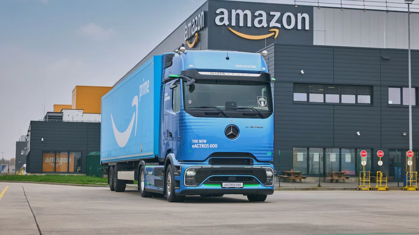 Amazon cumpără 200 de camioane electrice de la Mercedes-Benz. Este cea mai mare tranzacție din istorie