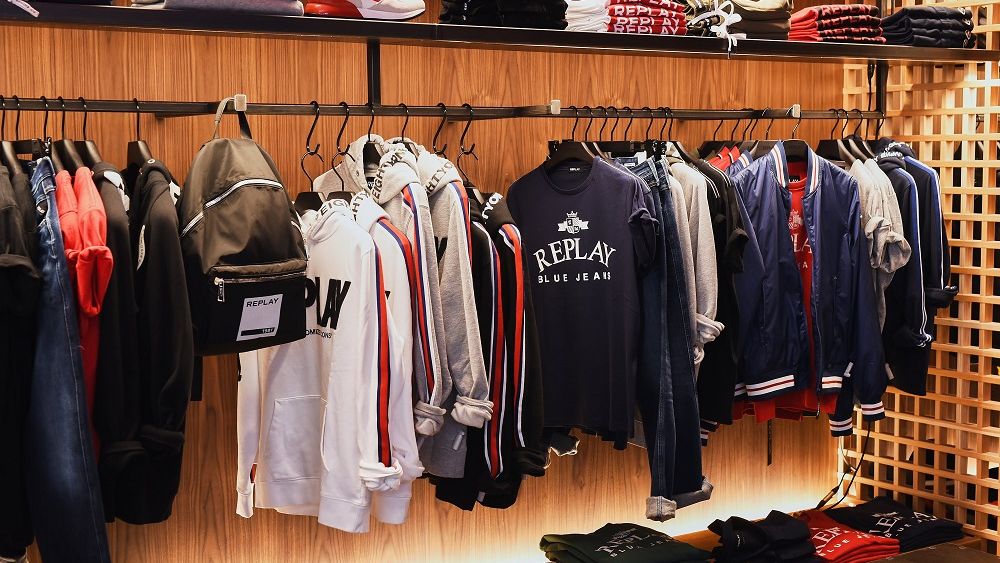 Retailerul sarb Fashion&Friends Company devine partener exclusiv Replay in Romania si preia magazinul din Baneasa Mall
