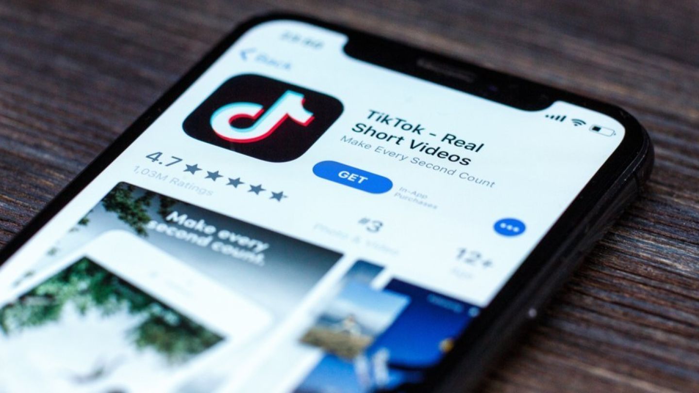 Poza pentru articolul TikTok riscă o amendă uriașă în Europa. UE acuză platforma că nu îi protejează suficient pe minori