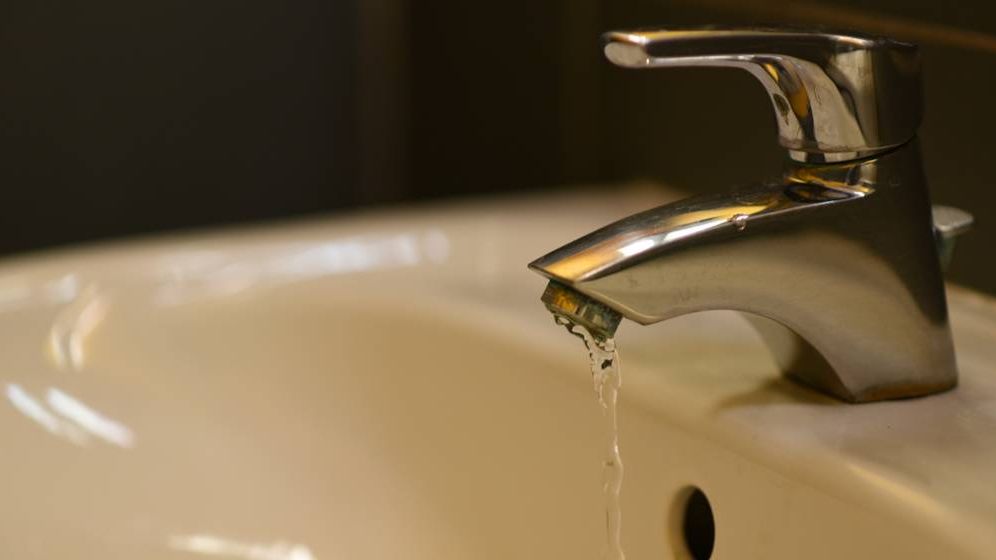 Lucrările la sistemul de termoficare opresc apa caldă în sute de blocuri. Se realizează și revizia la CET București-Sud