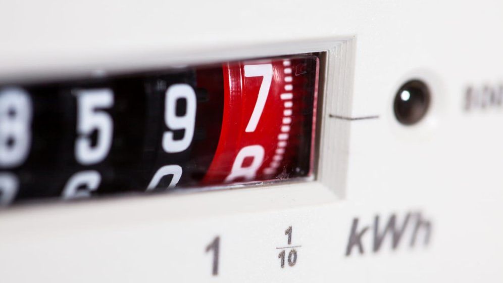 Furnizorii de energie spun că au costuri de zeci de milioane din cauză că statul întârzie decontările