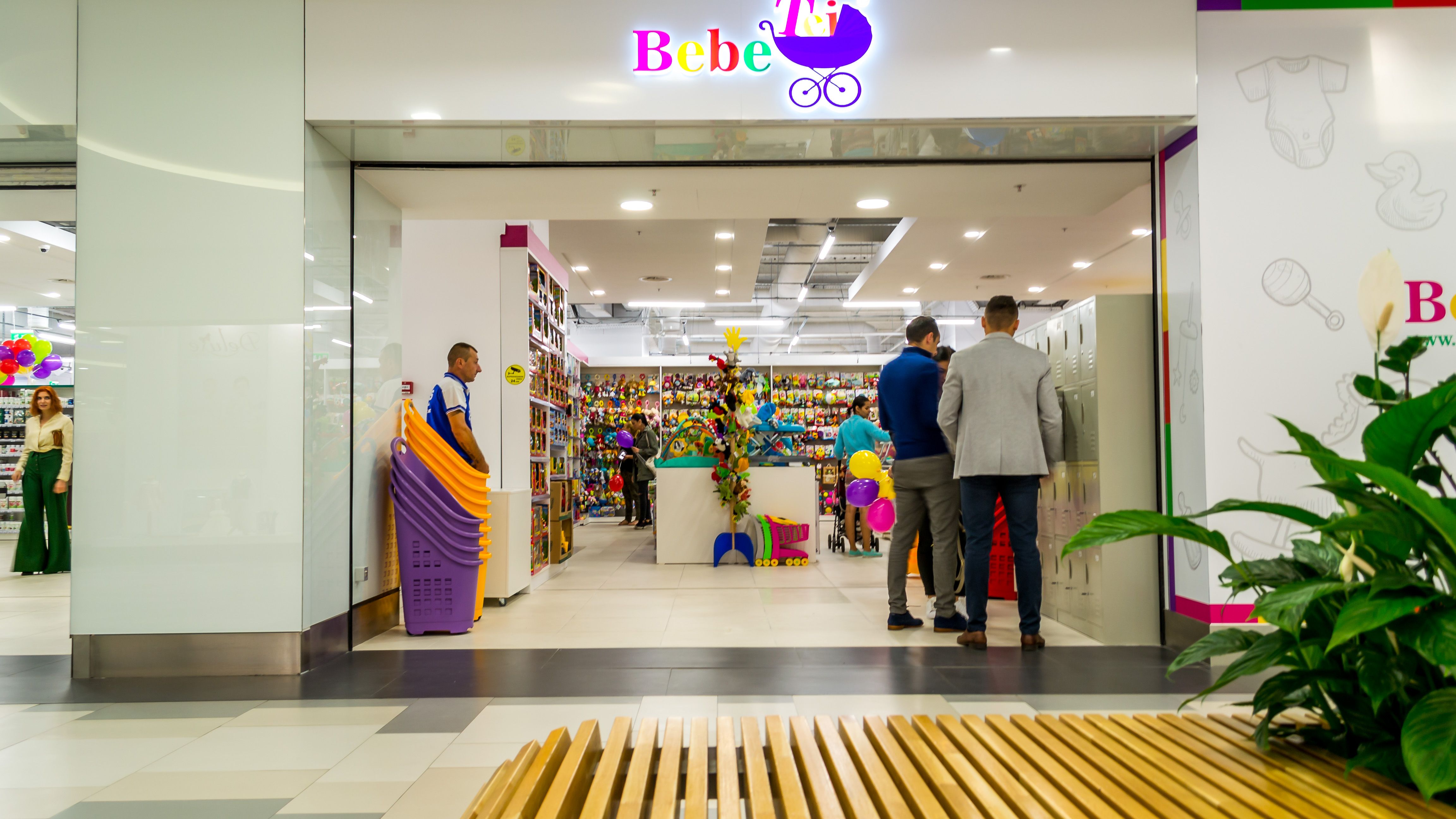 Plaza Romania inaugureaza un nou magazin dedicat celor mici: Bebe Tei
