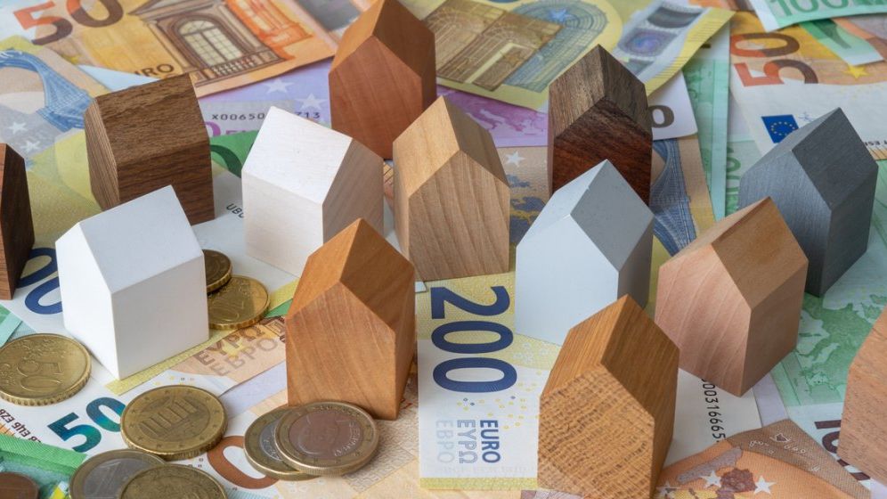 Străinii au investit 12 miliarde de euro în imobiliare și în construcții în ultimii 10 ani