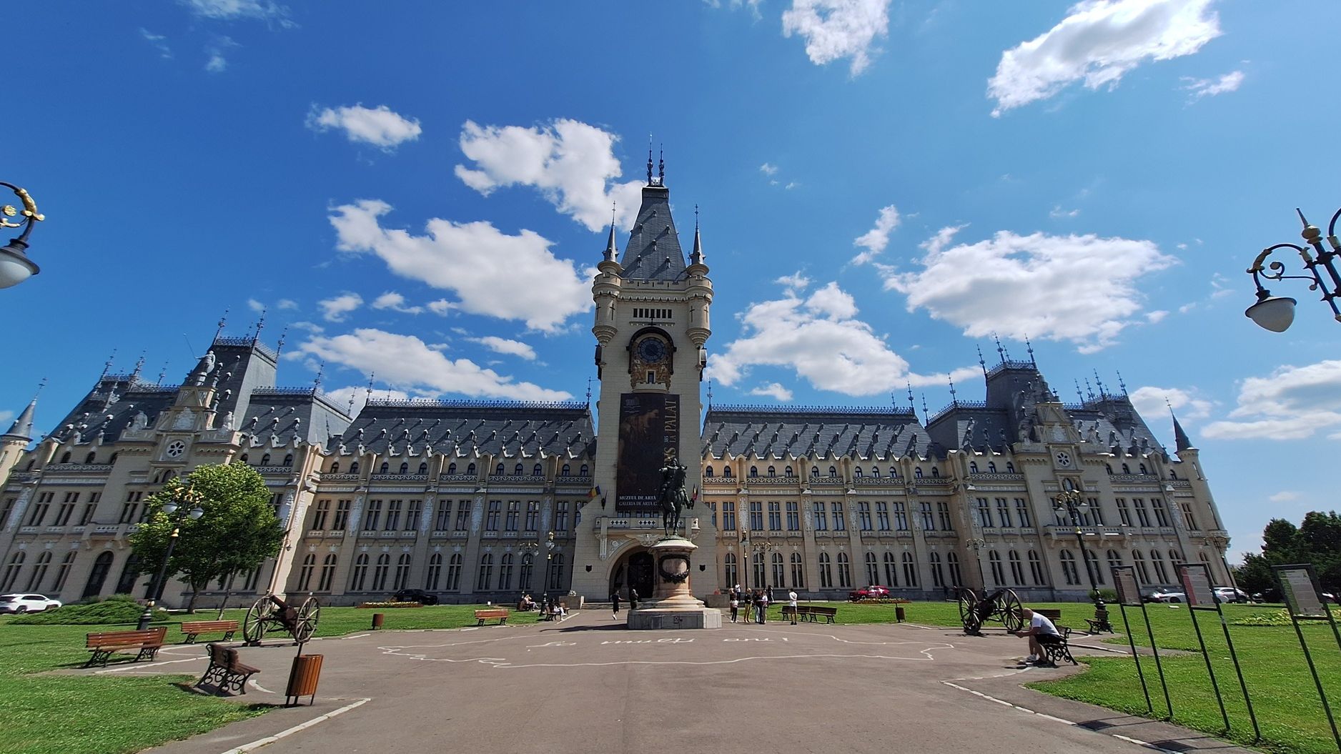 Primăria Iași face linie tramvai în jurul Palatului și cumpără noi garnituri cu bani europeni