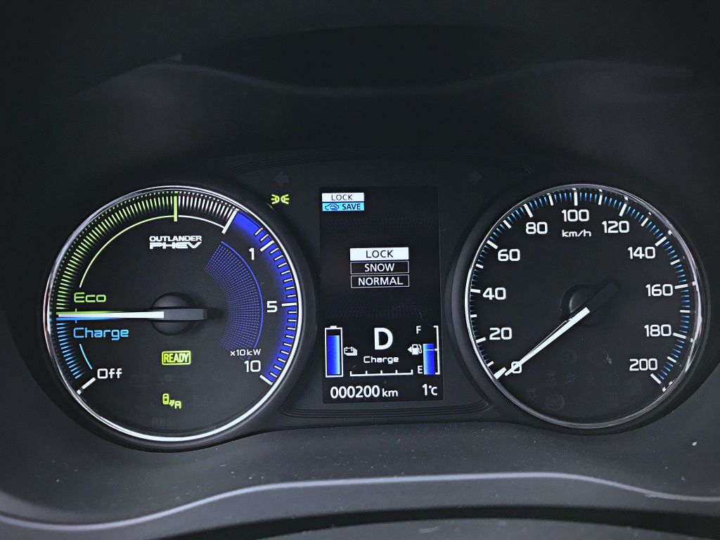Mitsubishi Outlander PHEV - Imagine 11