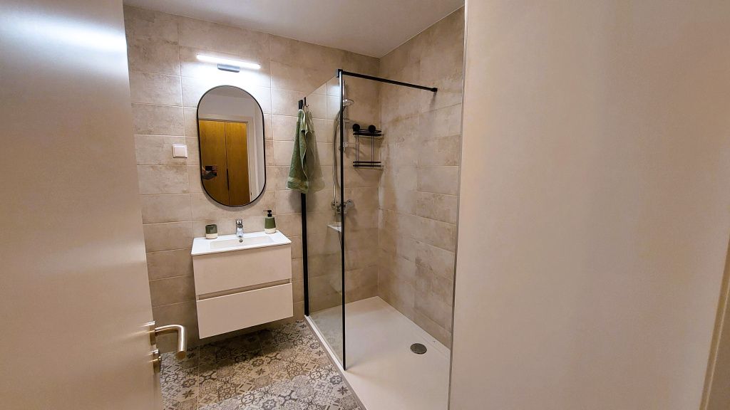 Cum arată un apartament de 150.000 euro din complexul de 4.500 de apartamente de lângă Stadionul - Imagine 41