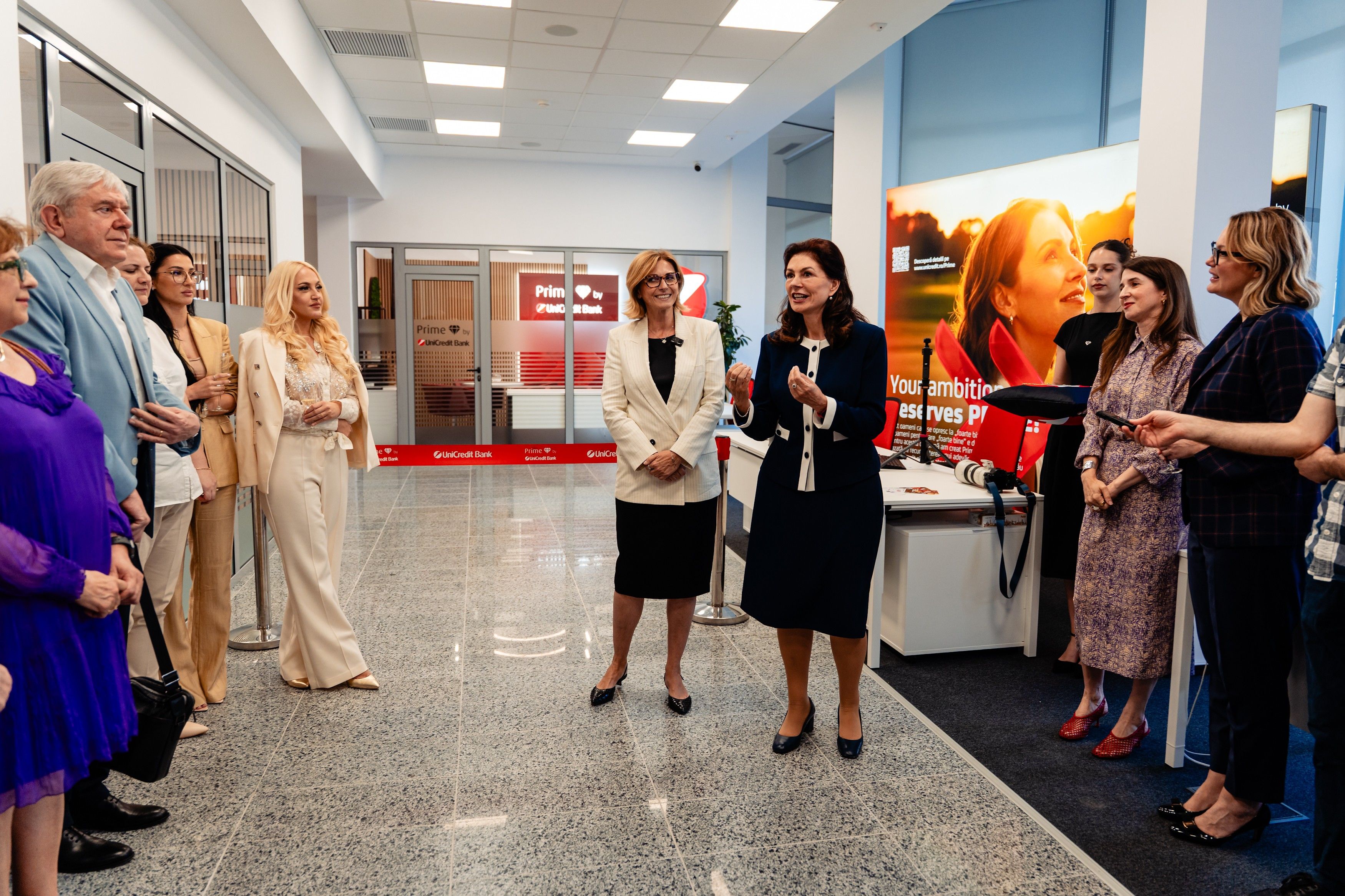 UniCredit deschide o sucursală nouă, în Dorobanți, specială pentru românii cu bani: Clienții vor avea un bancher personal, acces la lounge-uri și prioritate la aeroport - Poza 2