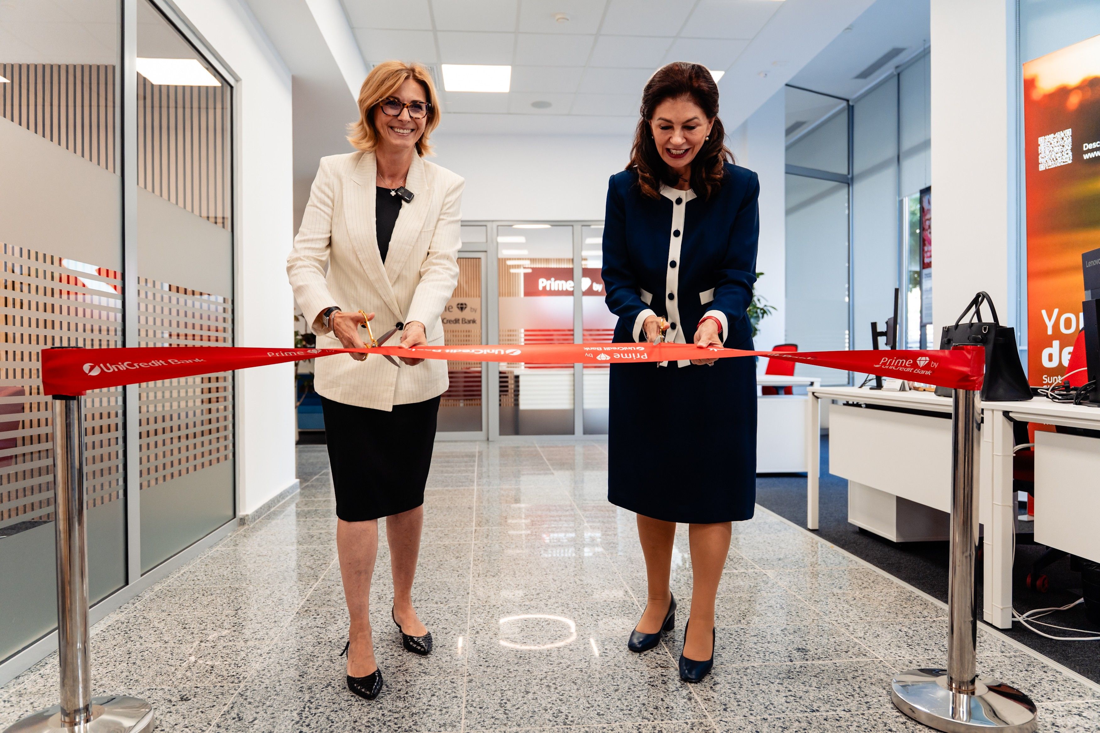 UniCredit deschide o sucursală nouă, în Dorobanți, specială pentru românii cu bani: Clienții vor avea un bancher personal, acces la lounge-uri și prioritate la aeroport - Poza 1