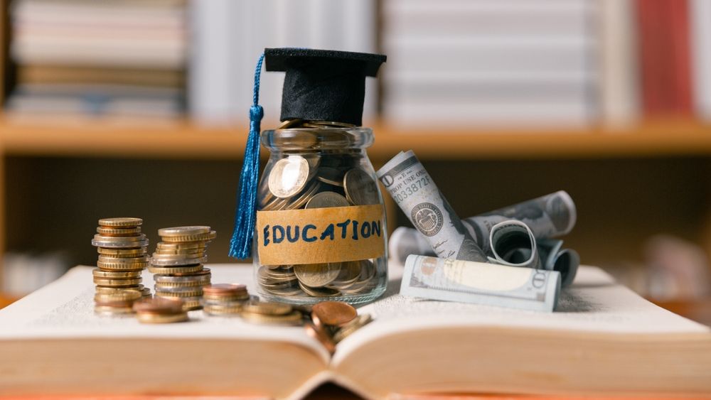 România cheltuiește cel mai puțin pe educație din UE