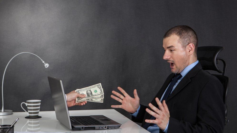 8 metode de a câștiga bani de acasă, fără să investești în criptomonede. Cum să faci bani în plus lucrând de acasă