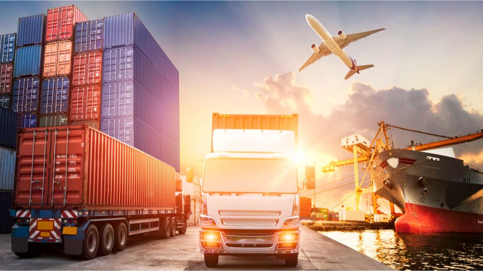 Deficitul comercial s-a redus puternic. Exporturile din auto trag în sus economia