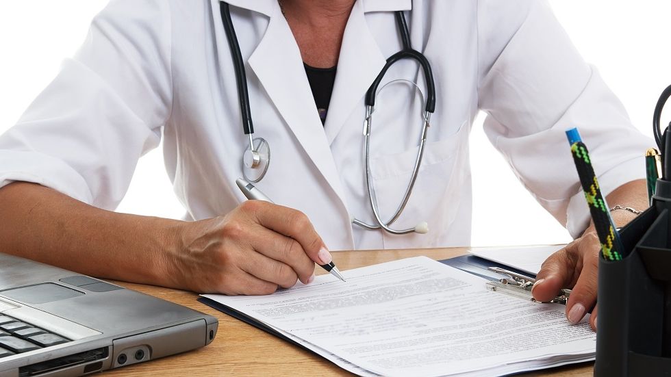 Nu înțelegi ce ți-a scris doctorul pe rețetă? Google pregătește o soluție care îi va „descifra” scrisul