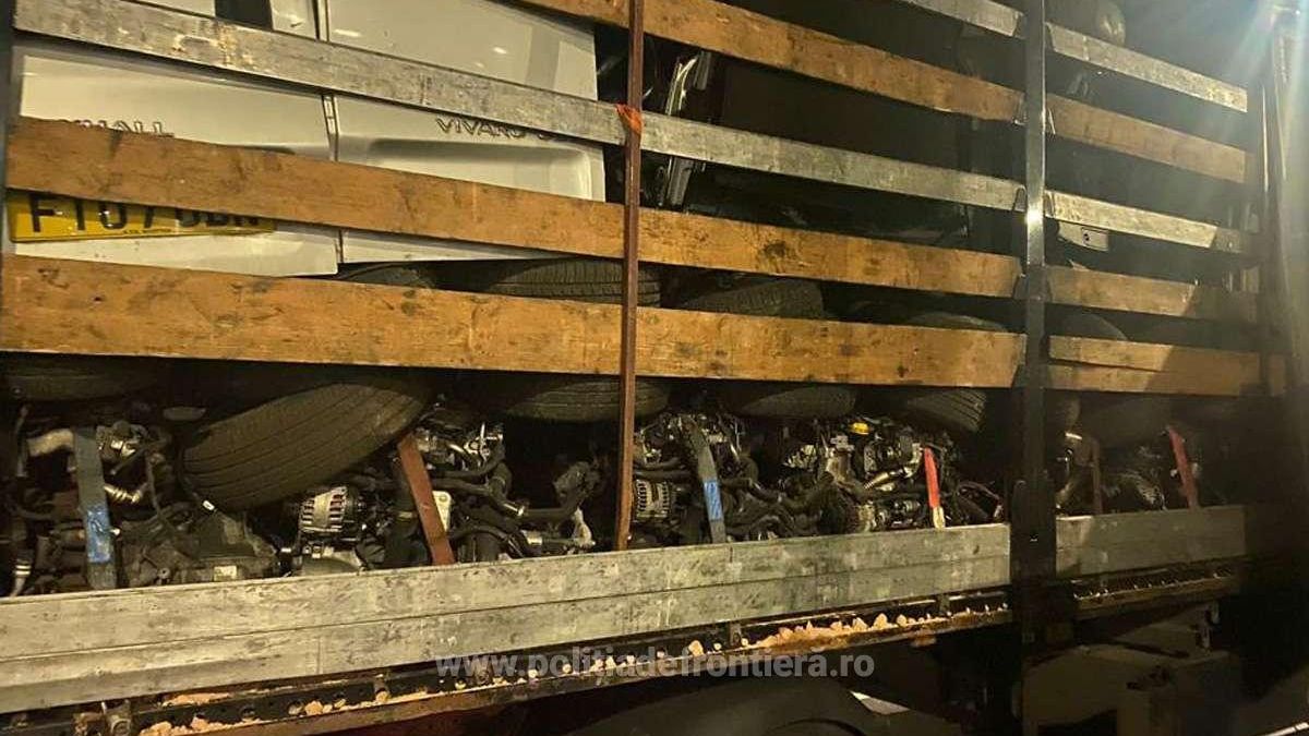 Tone de deșeuri auto, găsite într-un camion care venea din Marea Britanie în România