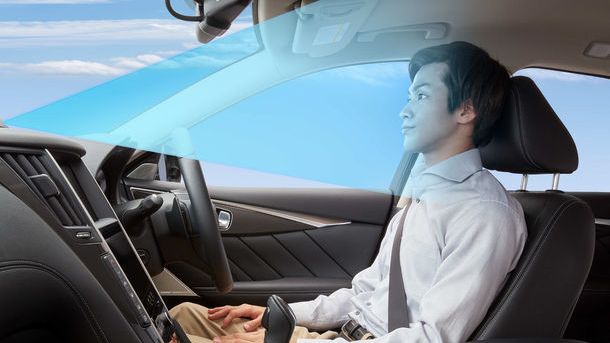 Functii noi pentru Nissan ProPilot: sistemul colaboreaza cu aplicatia de navigatie si permite condusul fara maini pe volan pe autostrada pe aceeasi banda