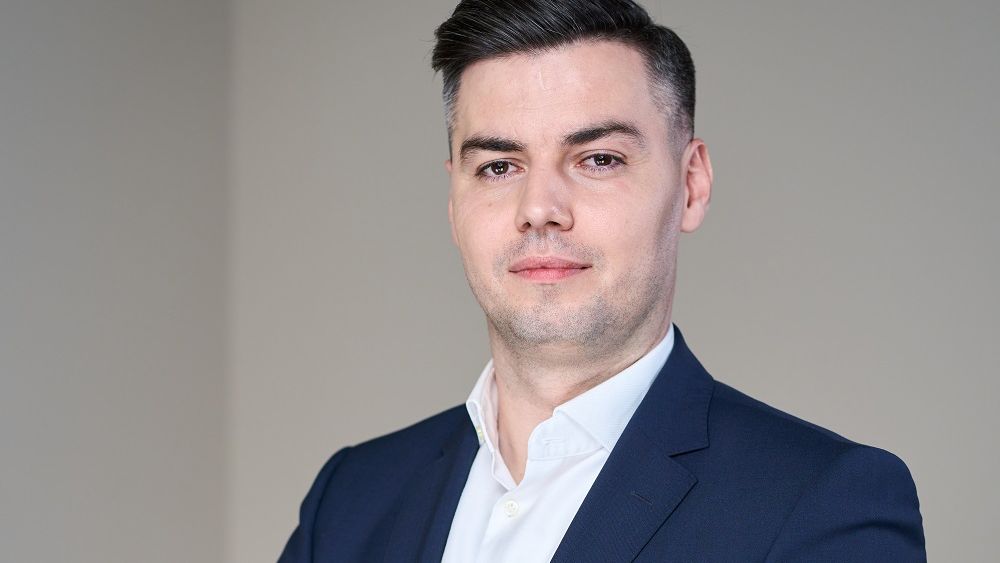 Adrian Negru, managerul care administrează averi de milioane, dar și de... mii de euro