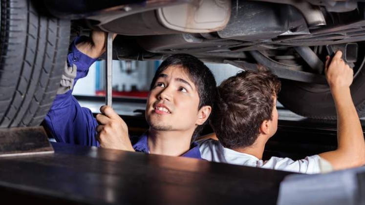 Invatamantul profesional, incotro? Mai mult de jumatate dintre meseriasi NU recomanda propria meserie persoanelor dragi