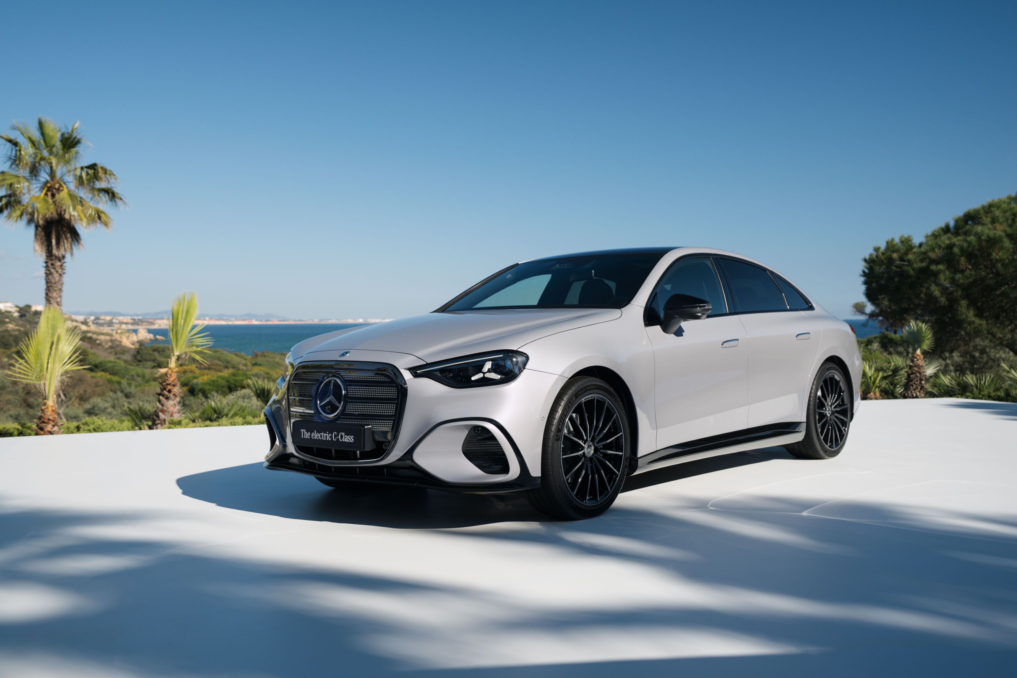 FOTO | Mercedes-Benz a construit prima Clasa C pe baterii. Autonomia sare de 760 de kilometri - Poza 1