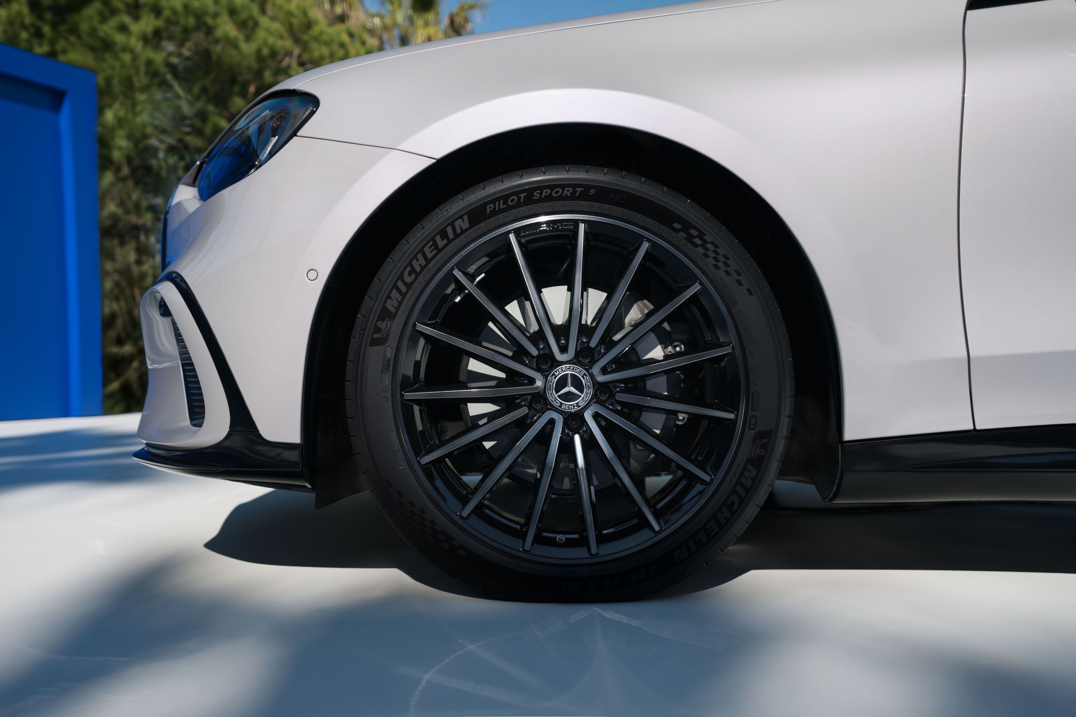 FOTO | Mercedes-Benz a construit prima Clasa C pe baterii. Autonomia sare de 760 de kilometri - Poza 11