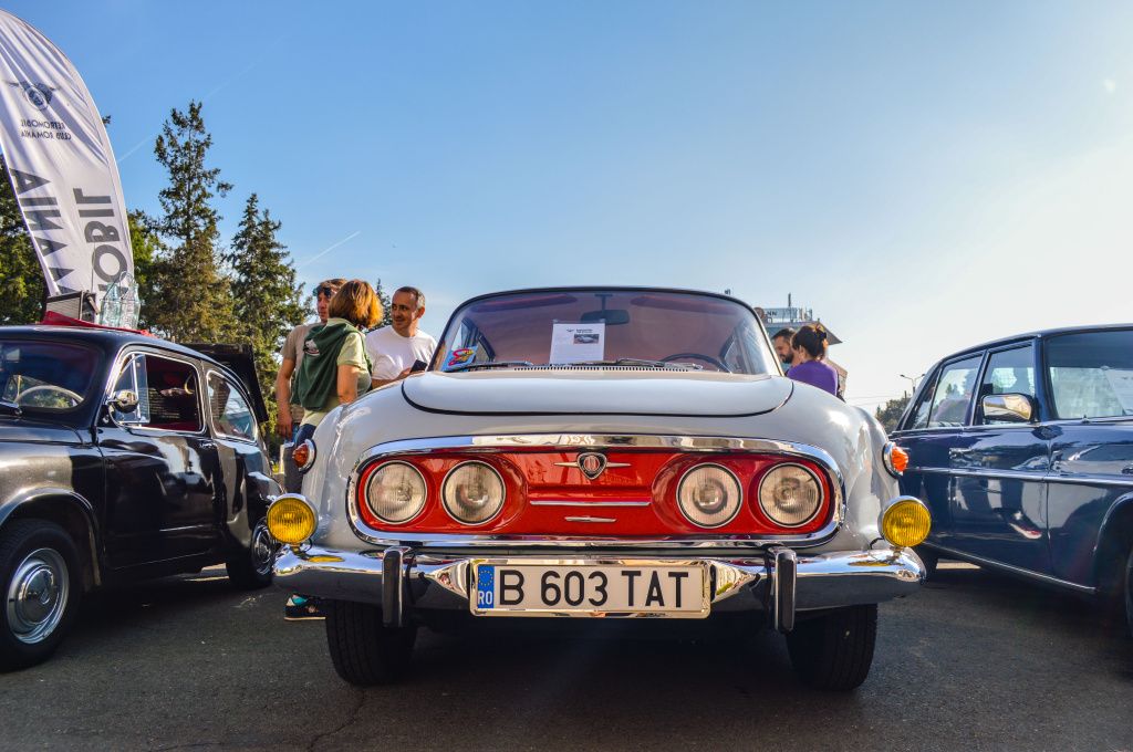 GALERIE FOTO | Mașinile comunismului au făcut baie de mulțime la Operă - Imagine 36