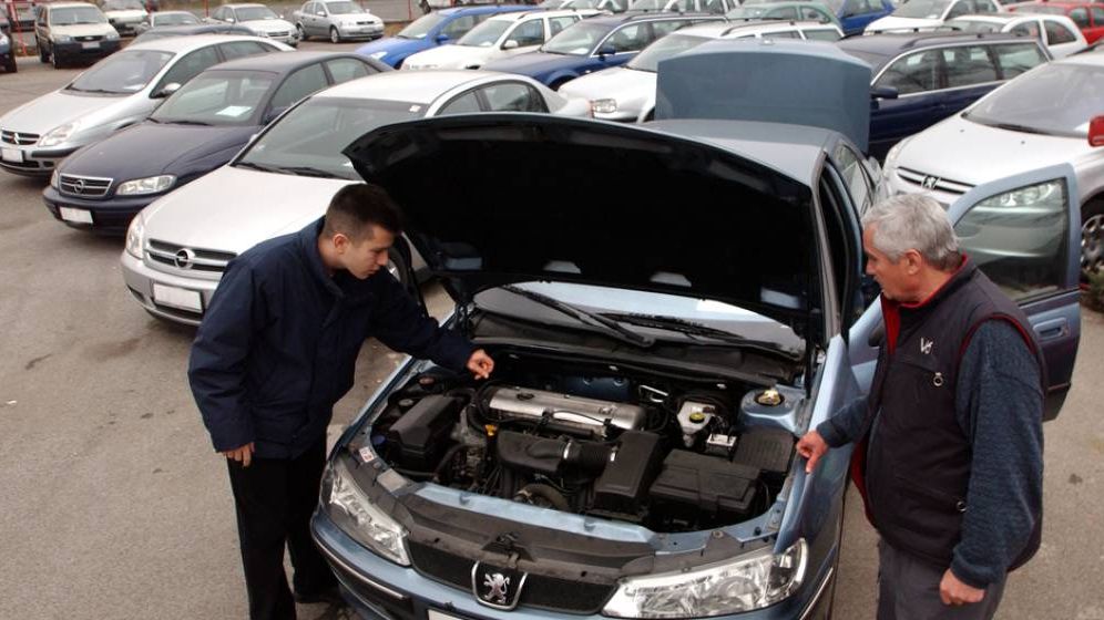 Controale la samsarii de mașini second-hand: Investigați pentru evaziune fiscală