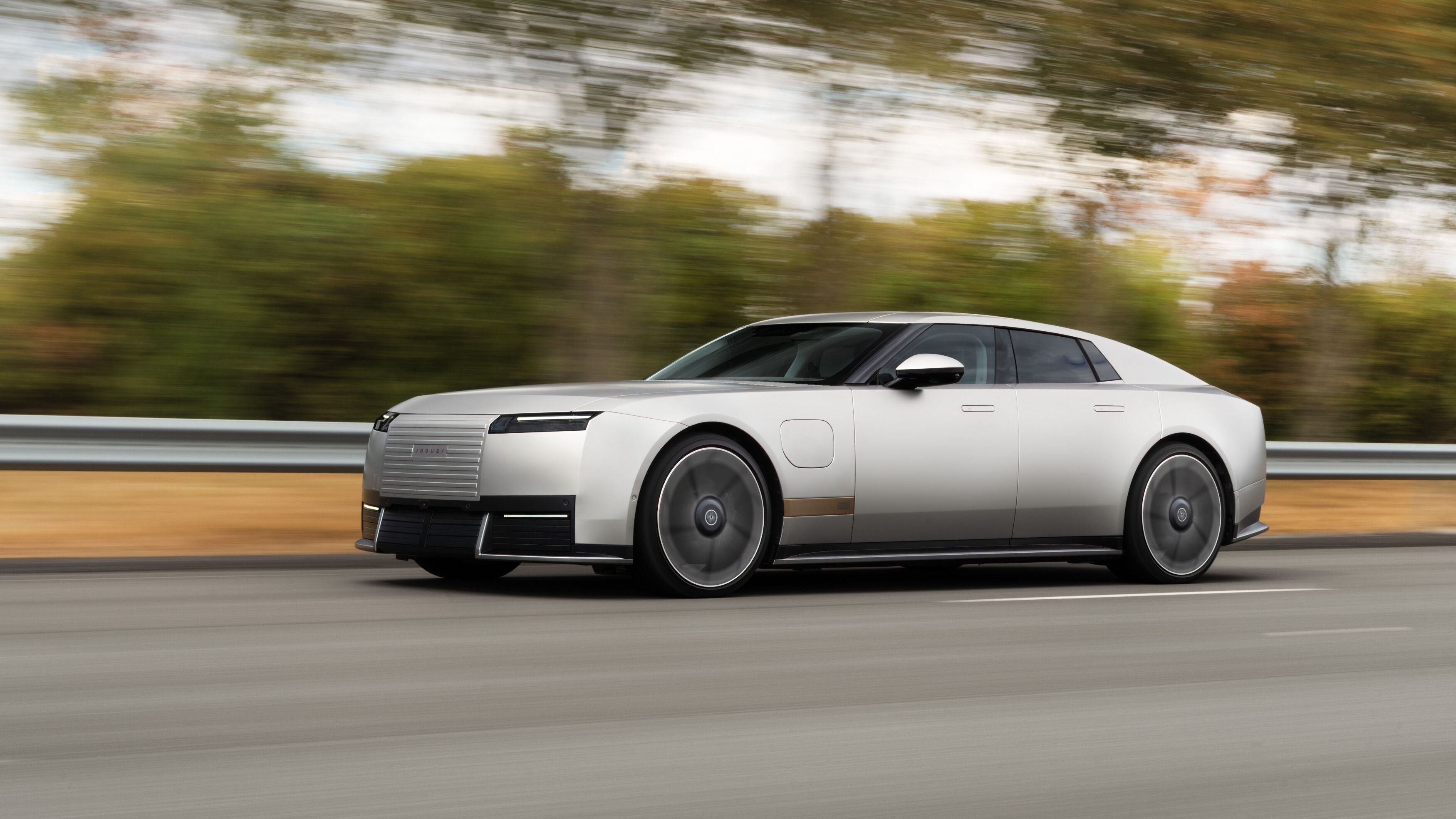 FOTO | Jaguar revine pe piață cu o super-berlină electrică cu peste 1.000 de cai putere și un design radical