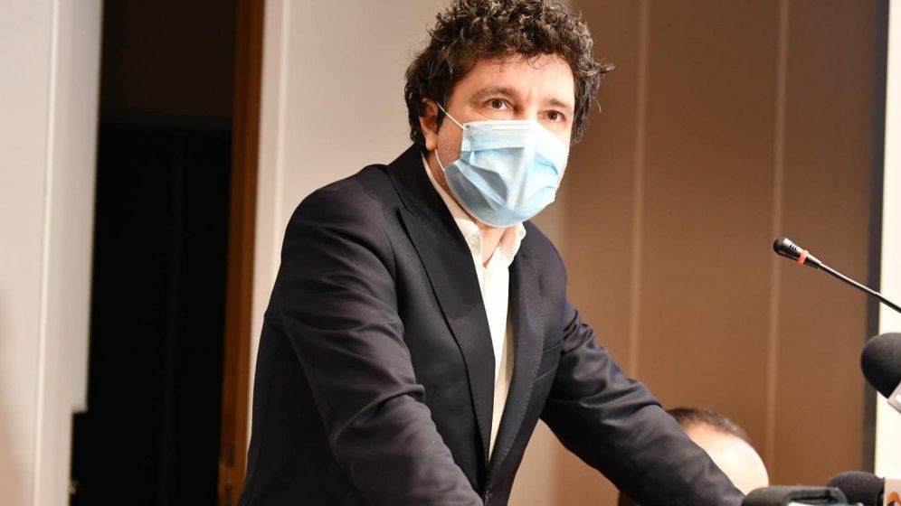 Nicușor Dan merge la DNA pentru plângerea penală împotriva Gabrielei Firea