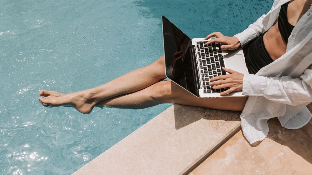 Top 3 beneficii extrasalariale cerute în 2023 de angajați: După tichetele de masă și asigurarea medicală, munca flexibilă dictează în piața muncii