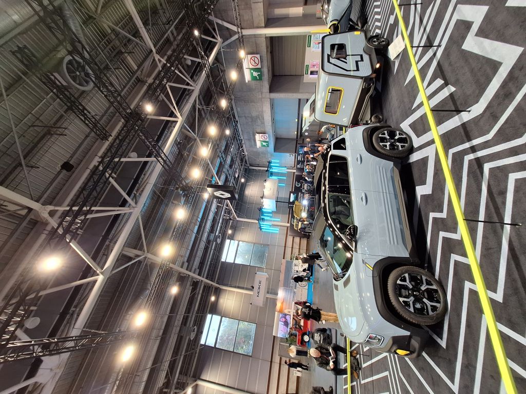 GALERIE FOTO | Noul Renault 4 E-Tech Electric a fost lansat la Paris. Cum arată, cât costă și ce - Imagine 29