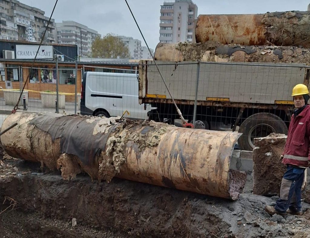 Nicușor Dan: Încheiem anul cu încă 50 km de conducte schimbați. Cum arătau conductele vechi - Imagine 2