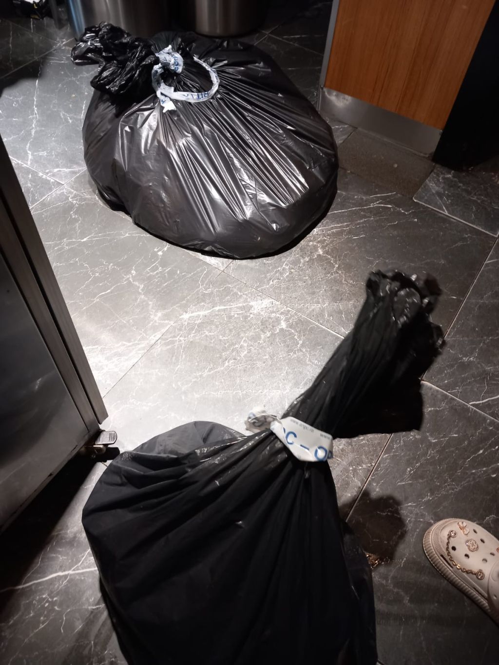 [FOTO] Piedone, în razie la Gara de Nord. Au fost închise majoritatea magazinelor - Imagine 11