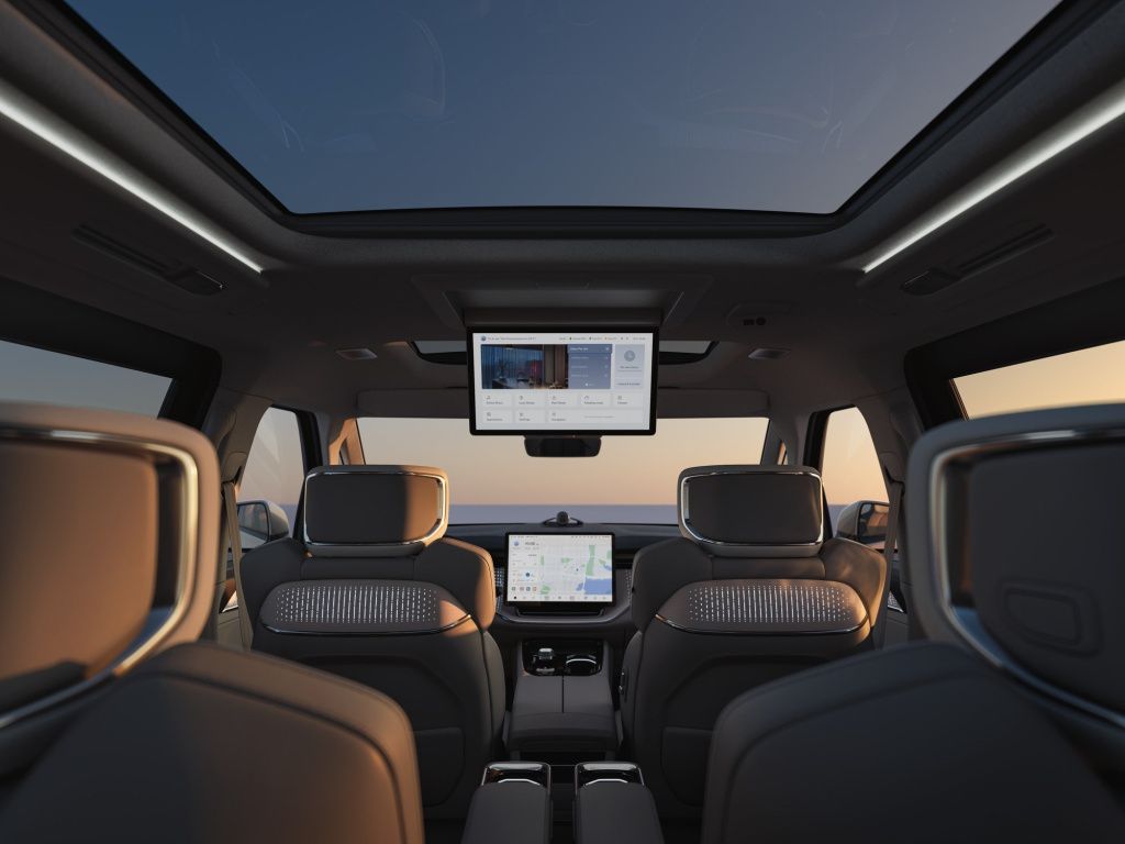 GALERIE FOTO | Cum arată primul monovolum Volvo din istorie - Imagine 1