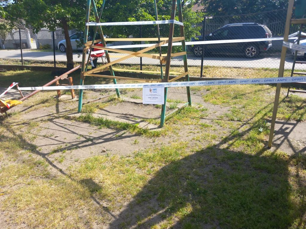 FOTO | Piedone amendează o grădiniță: Acesta închide un loc de joacă - Imagine 3