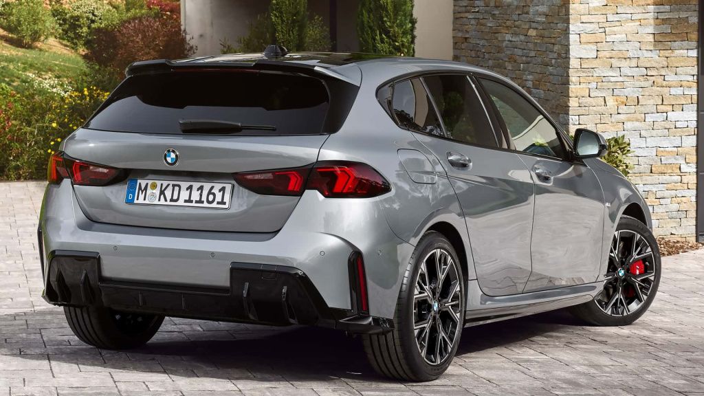 GALERIE FOTO | BMW Seria 1 primește primul facelift, scapă de cutia manuală - Imagine 16