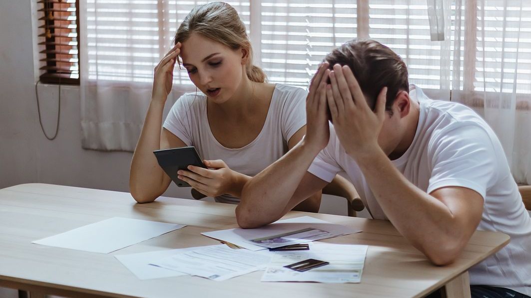O treime din banii românilor s-au dus pe taxe, impozite și asigurări sociale în 2021