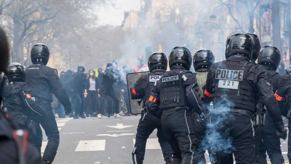 Proteste masive în Franța. Zeci de mii de oameni au ieșit în stradă. Poliția a intervenit cu gaze lacrimogene