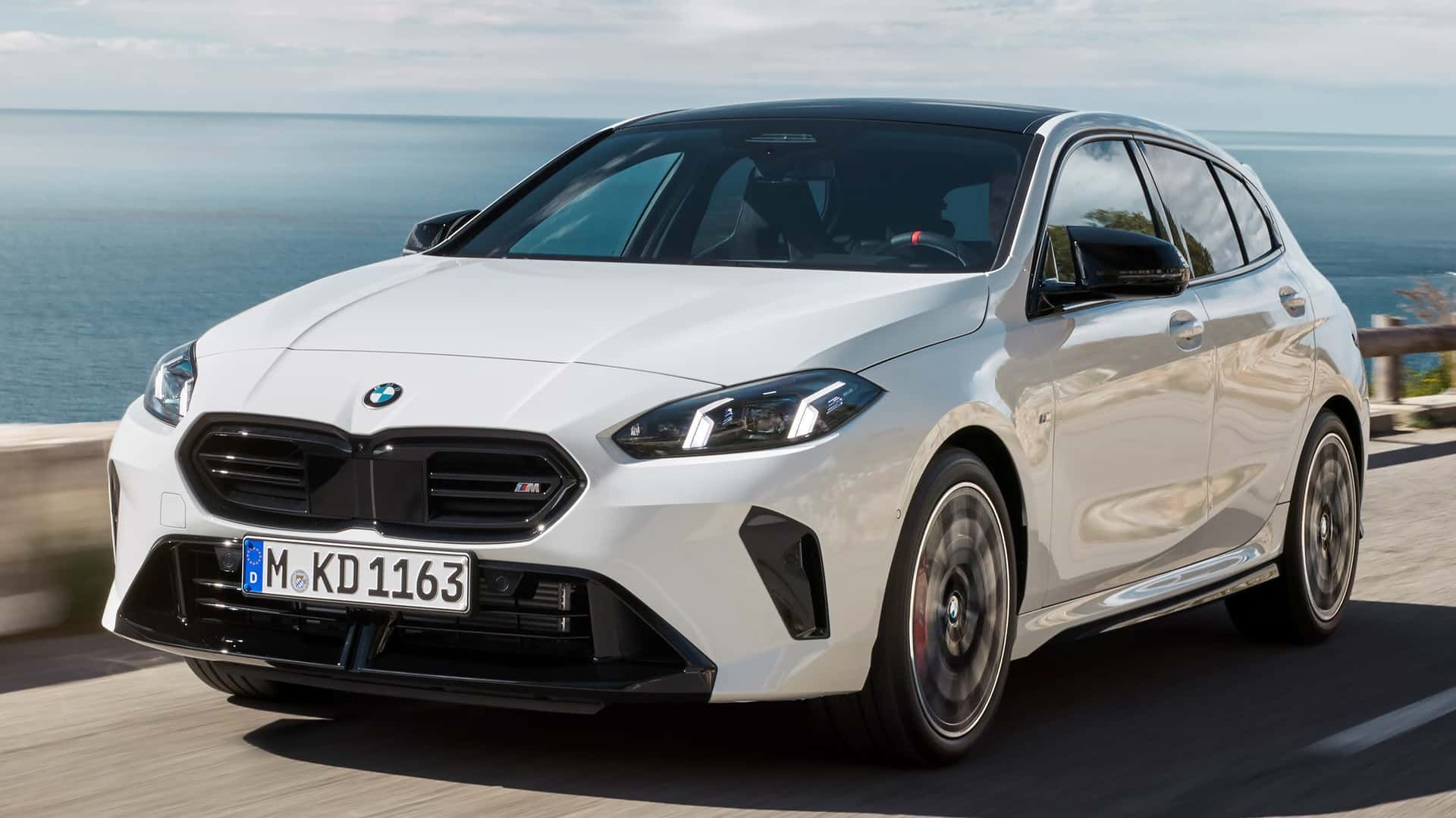 GALERIE FOTO | BMW își împrospătează cel mai popular model. De ce abandonează bavarezii cutia manuală și pe Seria 1