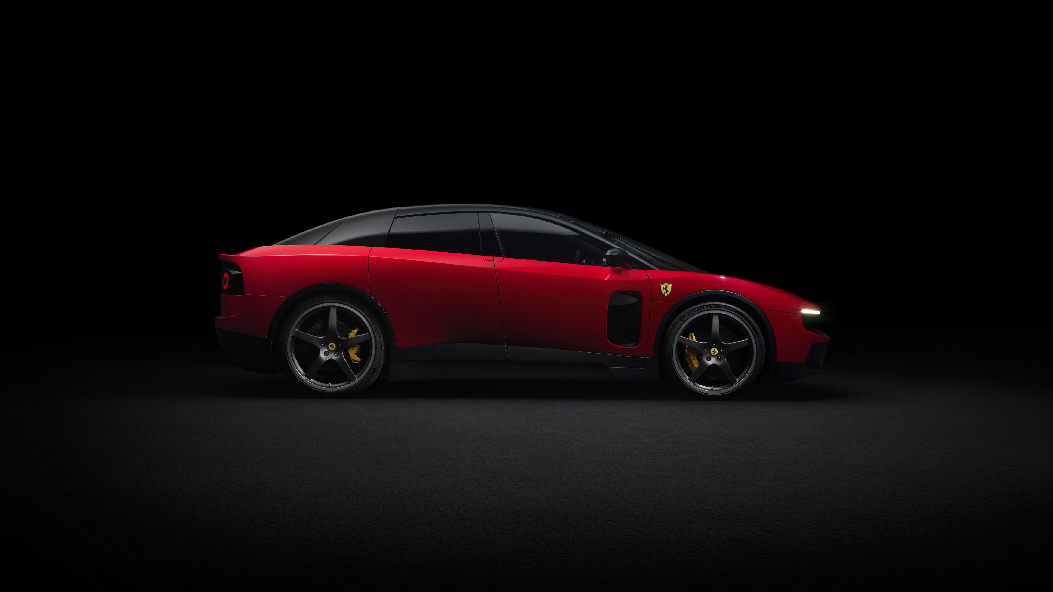 FOTO | Ferrari Luce este cel mai șocant model din istoria italienilor. Prima electrică din Maranello, desenată de omul din spatele iPhone-ului - Poza 8
