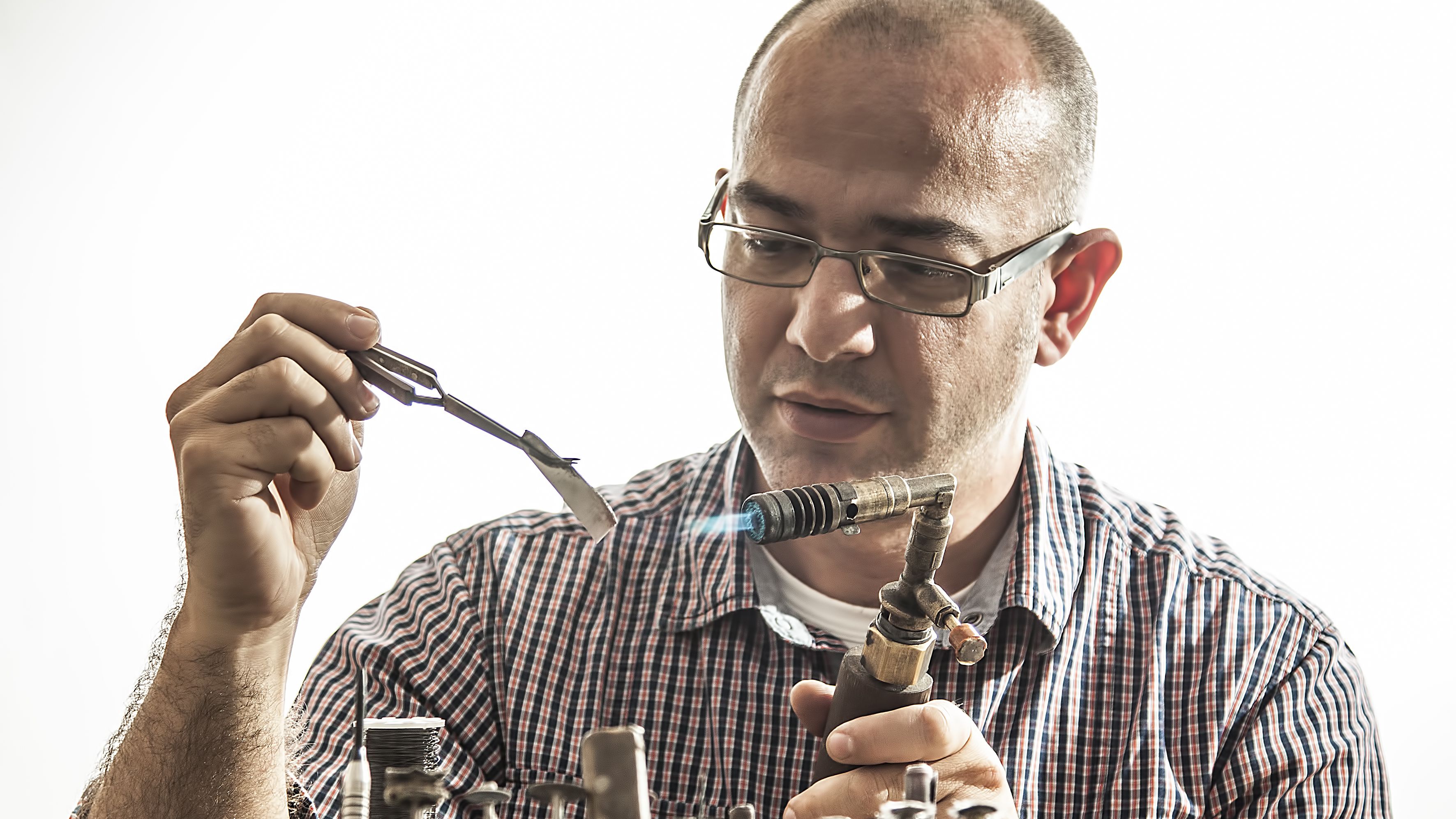 Povestea romanului care vrea sa cucereasca piata bijuteriilor contemporane