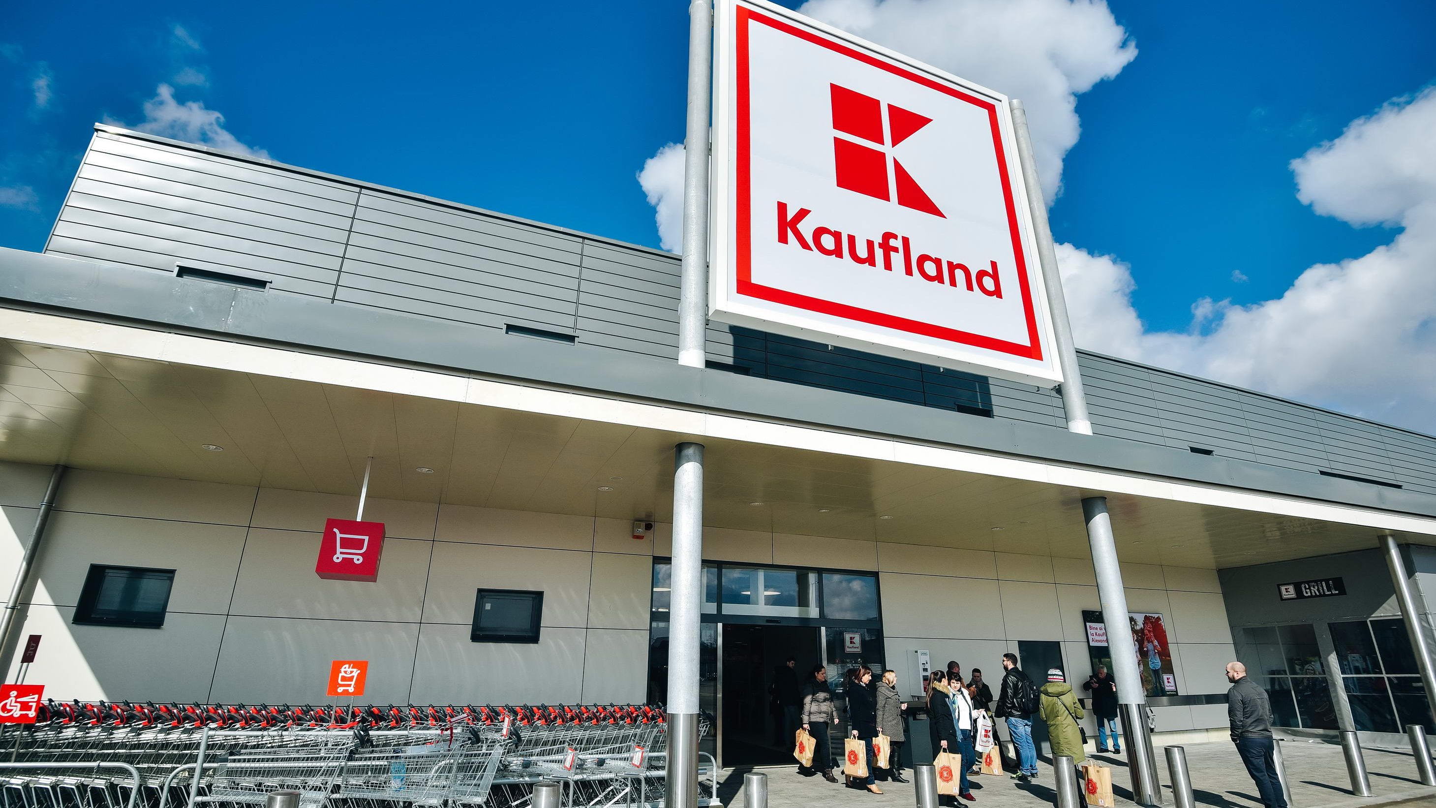 Kaufland: Programul magazinelor de Craciun si de Anul Nou