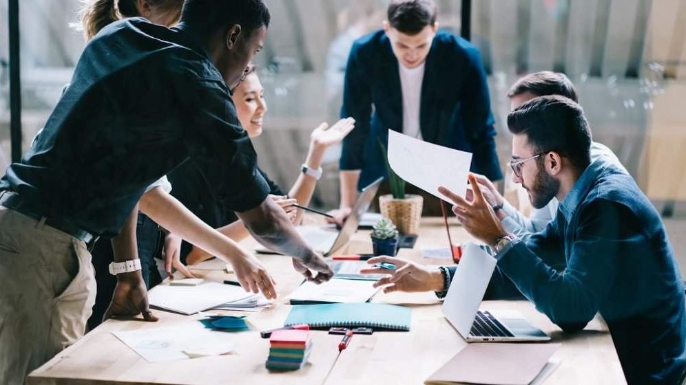 Programul IMM Invest va fi prelungit până în iunie 2022: plafonul de garanţii de stat ce pot fi acordate în cadrul programului va fi stabilit la 10 miliarde de lei