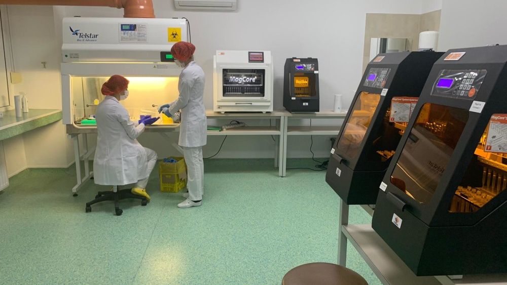 Ford România și Fundația Ion Țiriac au achiziționat un aparat de testare COVID-19 pentru Spitalul de Urgență din Craiova