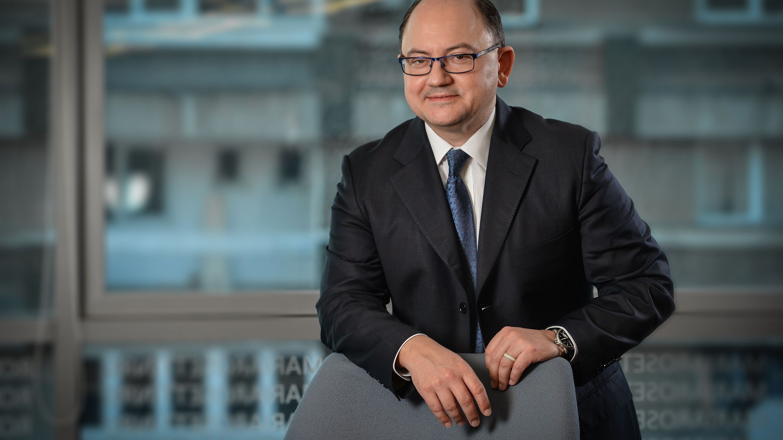 Piata cardurilor creste puternic, cu 30%! Cat ar putea obtine Apple din felia romaneasca a platilor cu cardul?