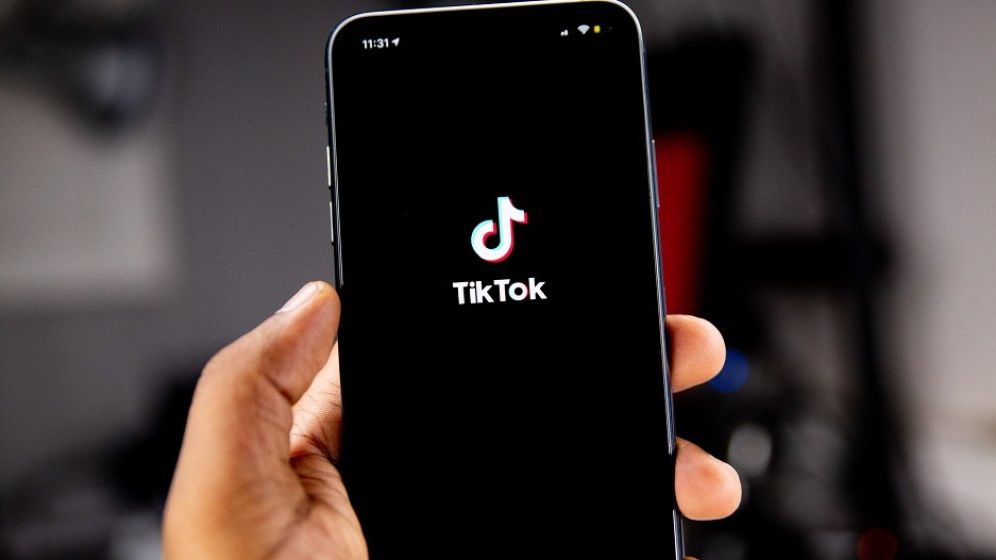 Comisia Europeană interzice TikTok: cine nu o mai poate folosi